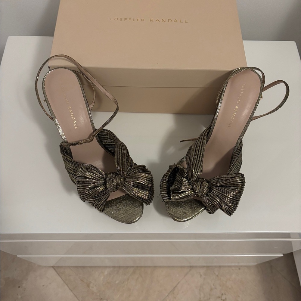 Loeffler Randall Gold Bow Heels - Picture 8 of 15